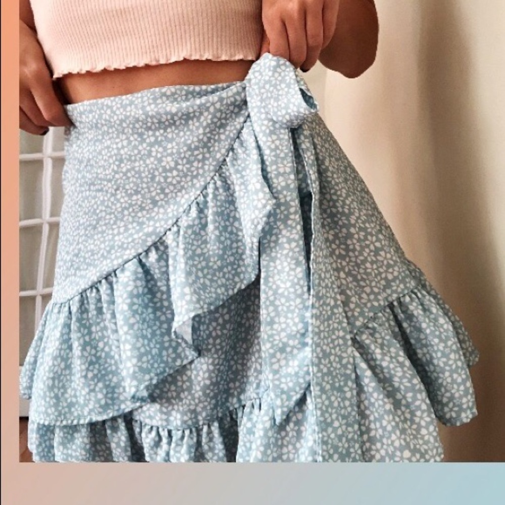Adorable Flowey summer skirt Brandy Melville